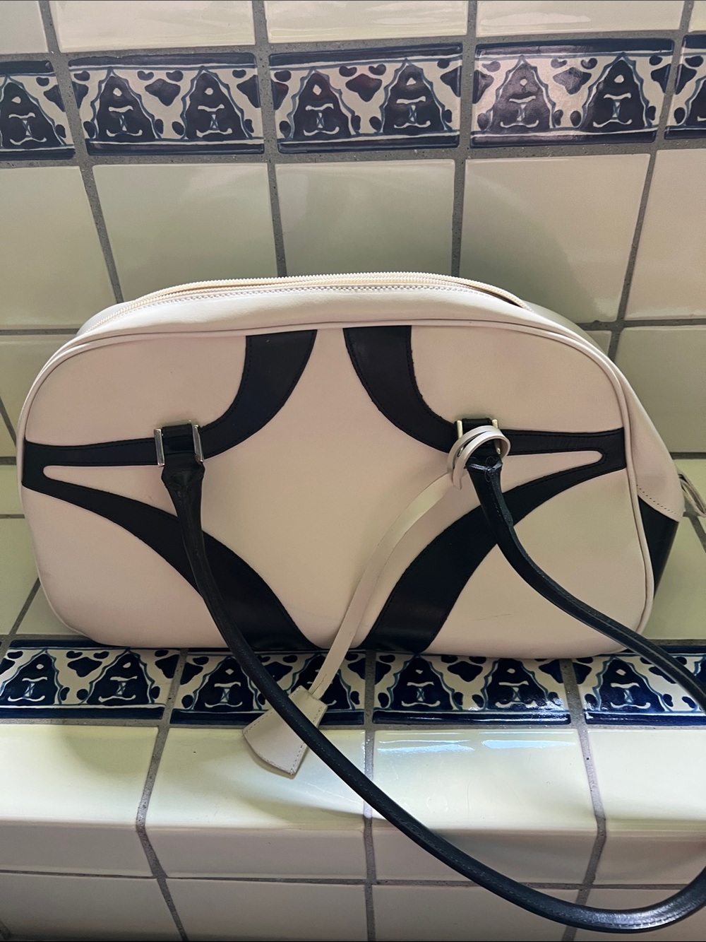Focus Paris Elegant White and Black Contrast Dome Bowler Shoulder Bag Y2K